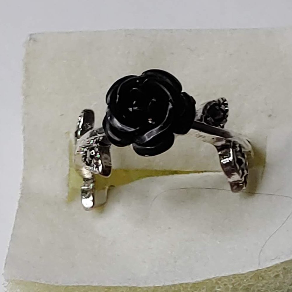 Silver Tone Ring Black Rose Rhinestone in each Leaf